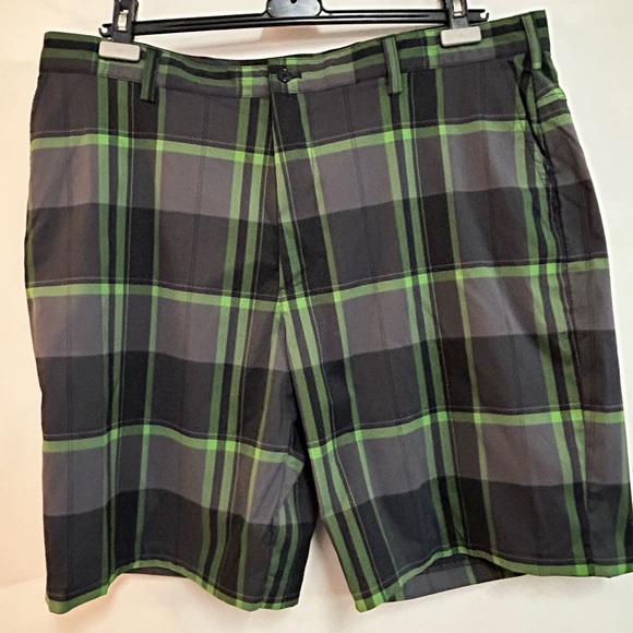 IZOD PLAID GOLF SHORTS - Picture 5 of 14